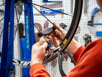 Jak zdjąć łańcuch rowerowy bez spinki?